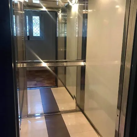δεν υπάρχει Apartment *
