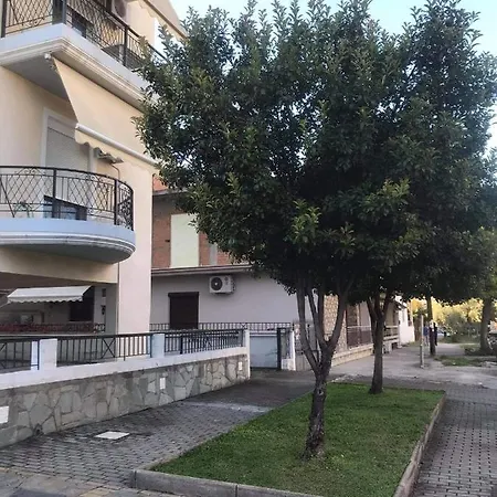 δεν υπάρχει Larissa