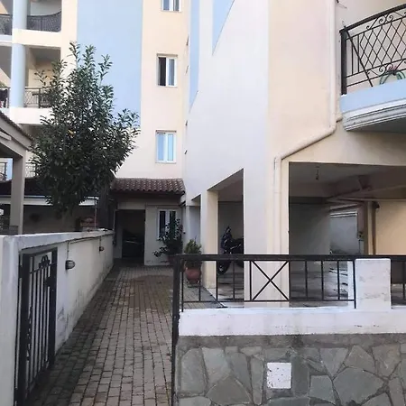 δεν υπάρχει Larissa